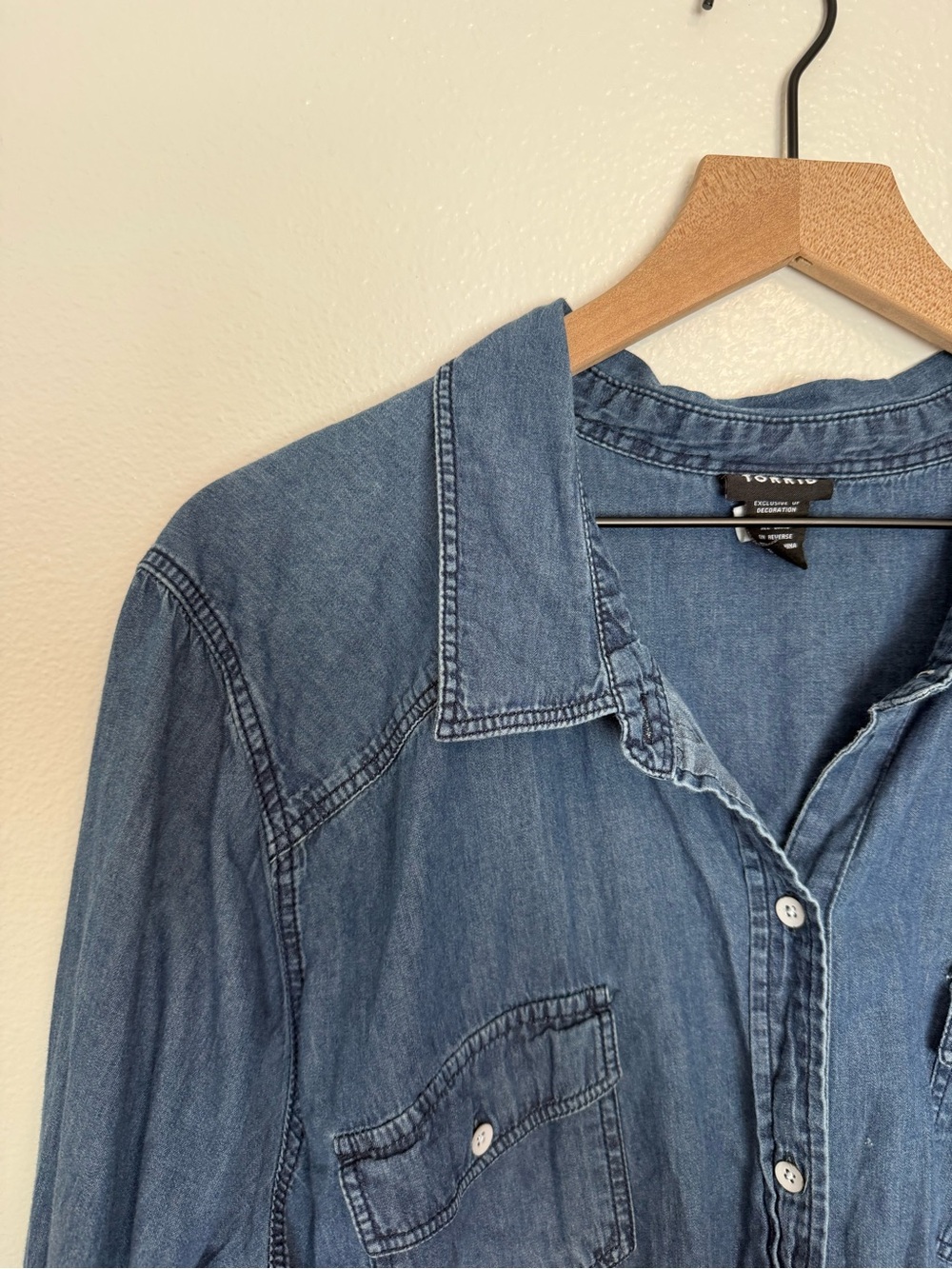 Torrid - Taylor Classic Chambray Button Down Long Sleeve Blue Cotton Shirt - 4X - Picture 5 of 15